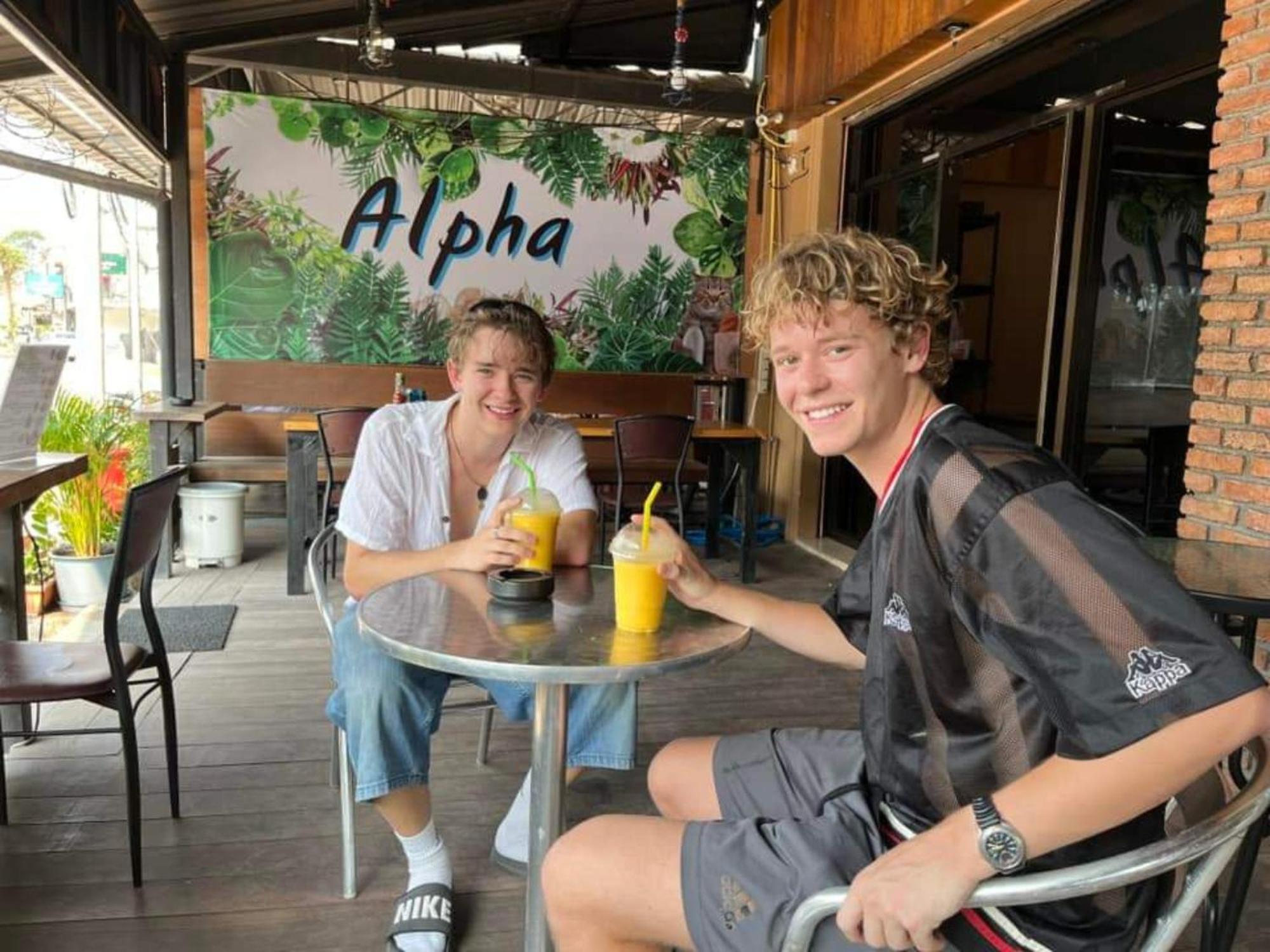 Alpha Hostel Cafe&Bar Ban Khlong Yai Экстерьер фото
